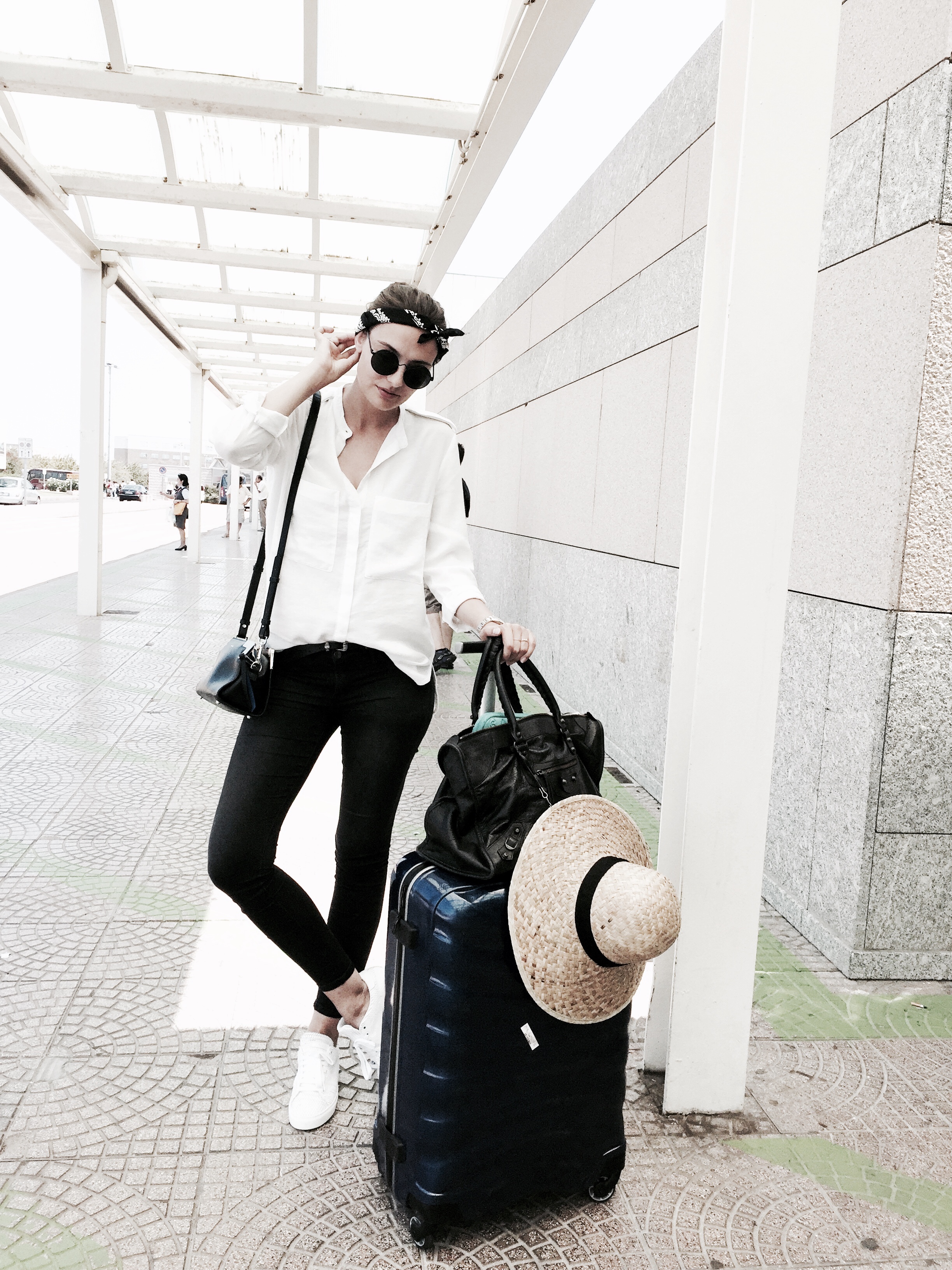 3 Airport Outfits to Travel in Style